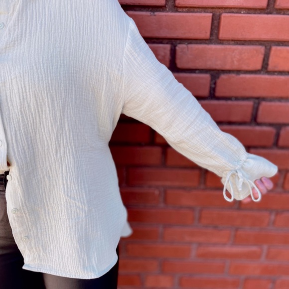 Hello Spring Linen Top - Picture 3 of 4